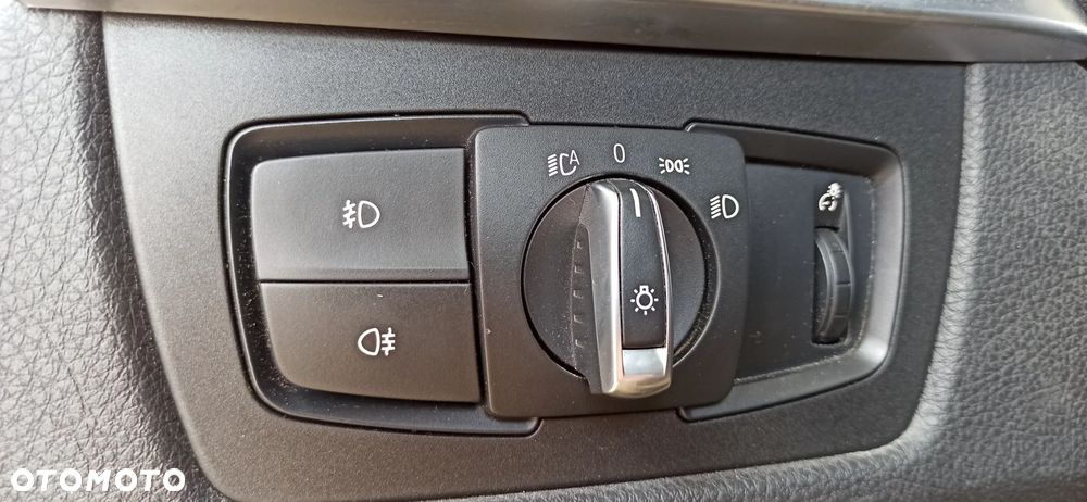 BMW Seria 3 330i Sport Line - 15