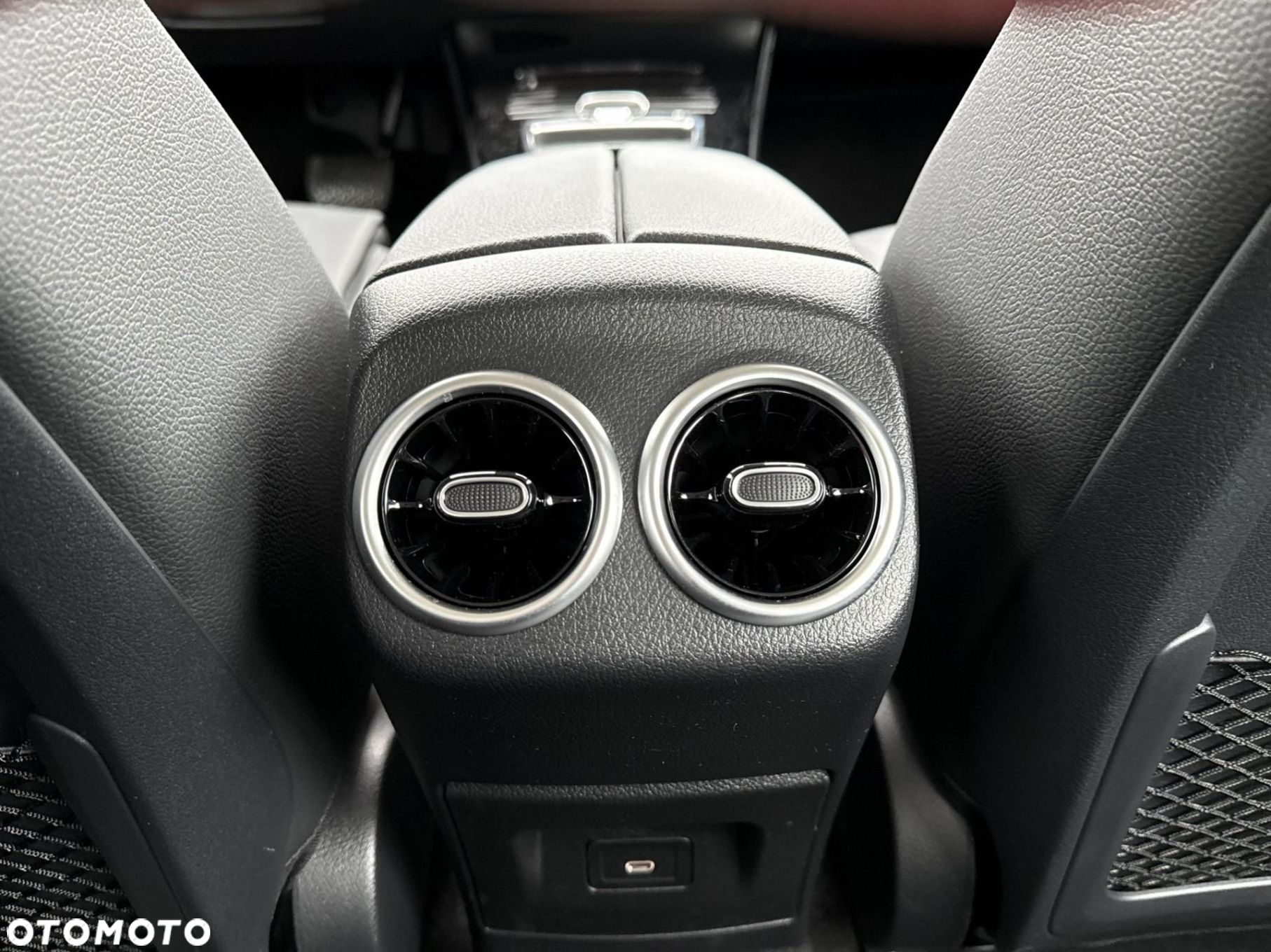 Mercedes-Benz CLA - 23