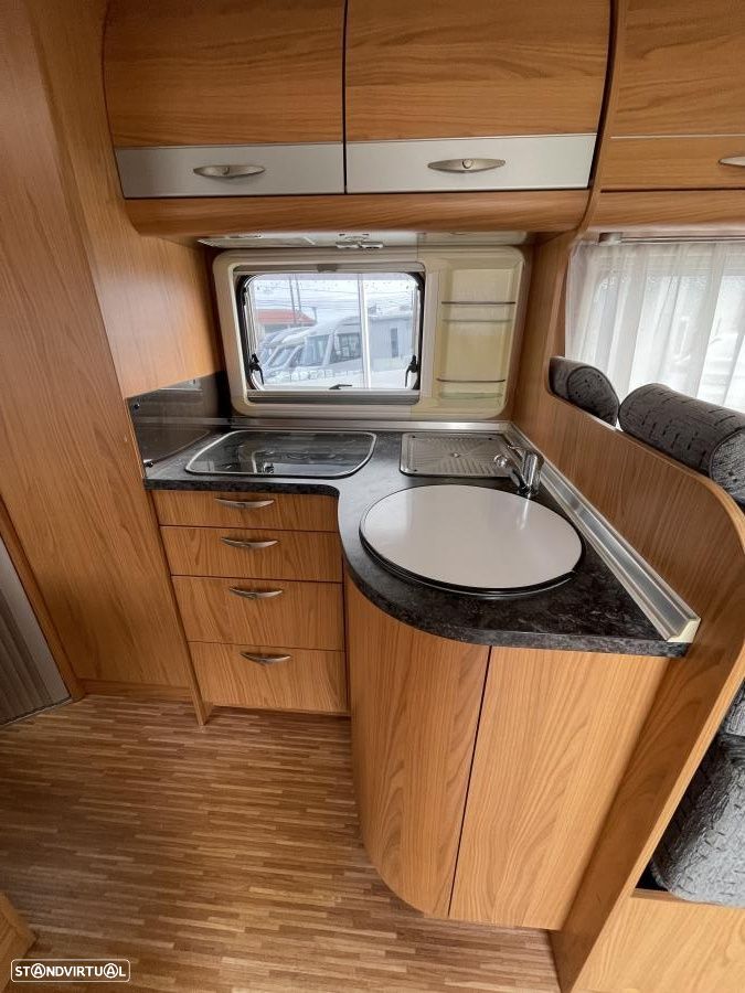 Burstner Privilége T615 cama francesa - 5