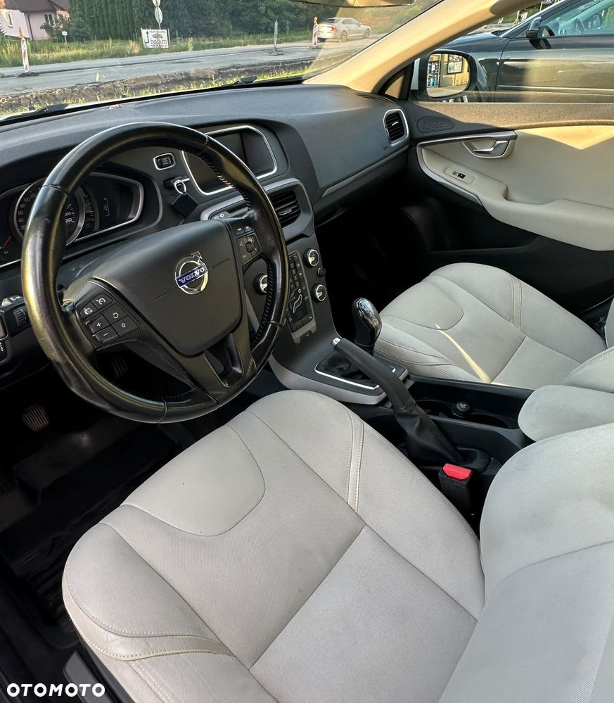 Volvo V40 T2 Momentum - 6