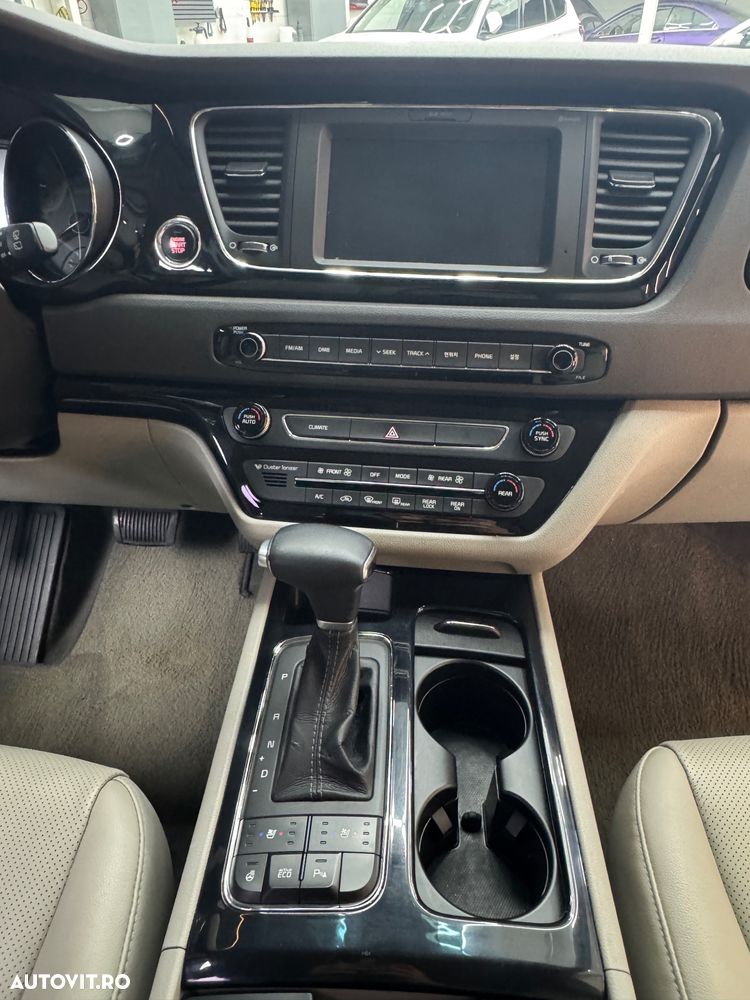 Kia Carnival - 9