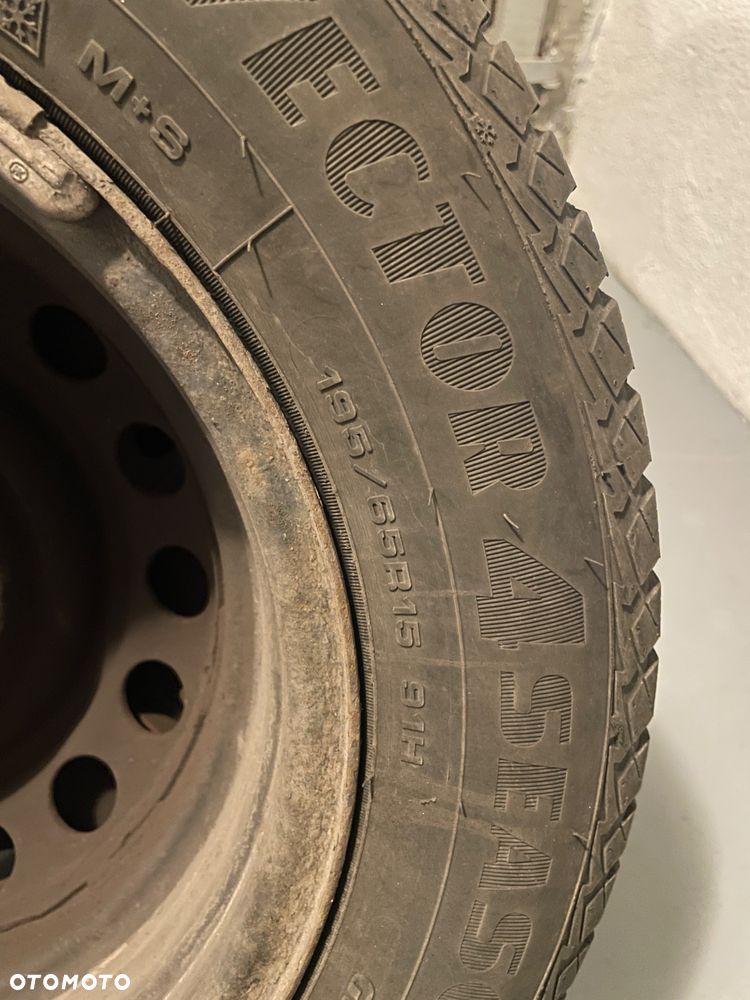 Toyota felgi stalowe 15” z oponami Good Year sezonówki, TPMS, kołpaki, nakrętki. - 3