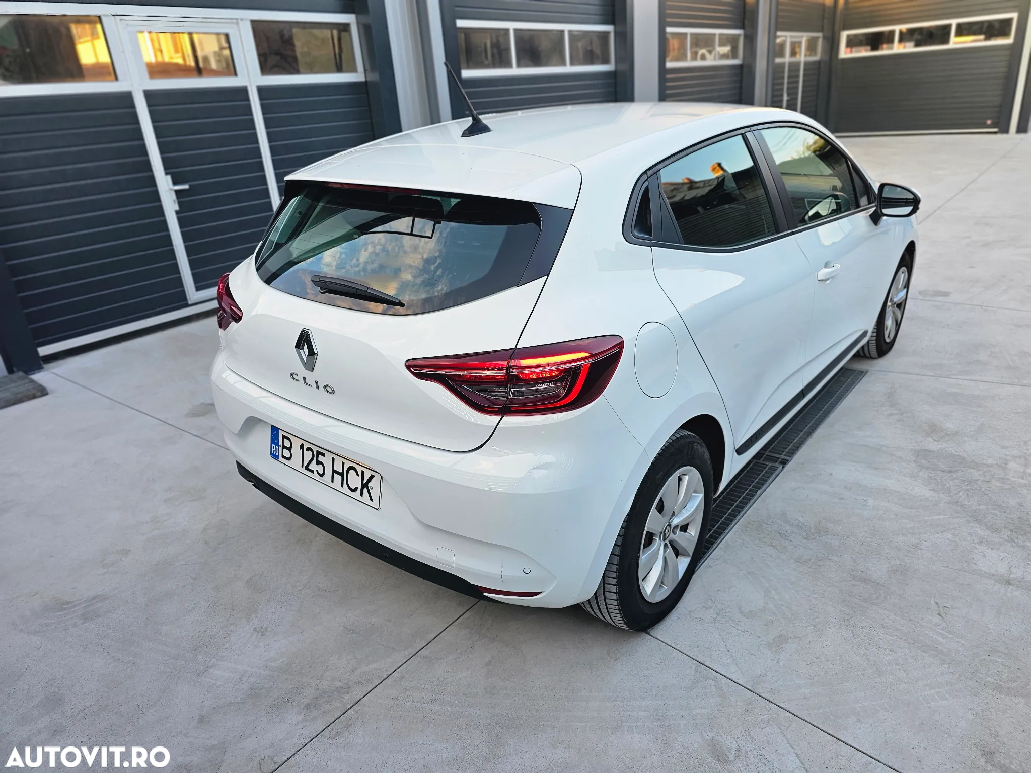Renault Clio BLUE dCi 85 BUSINESS EDITION - 9