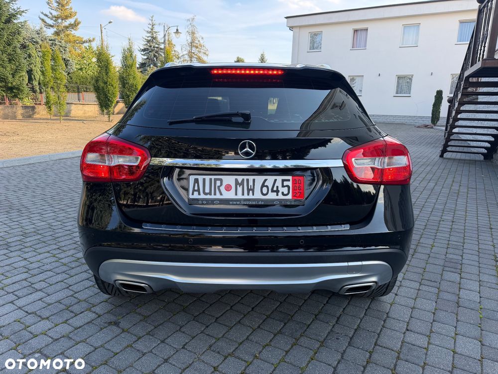 Mercedes-Benz GLA - 13