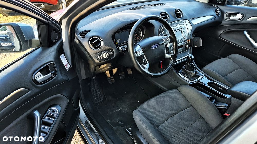Ford Mondeo 2.0 Platinium X - 32
