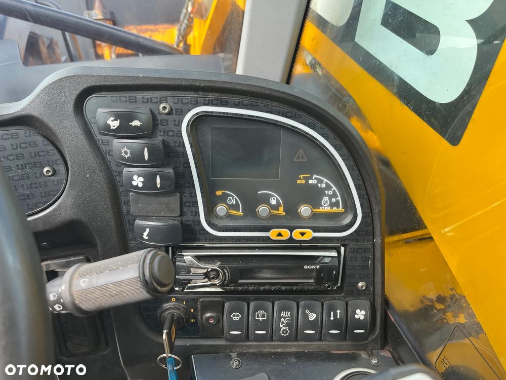 JCB 527-58 Agri - 28