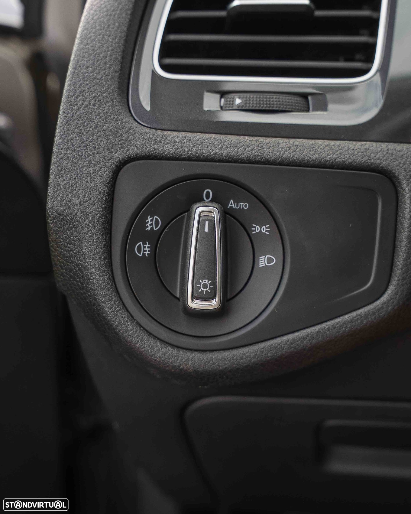 VW Golf Variant 1.6 TDi Highline DSG - 29