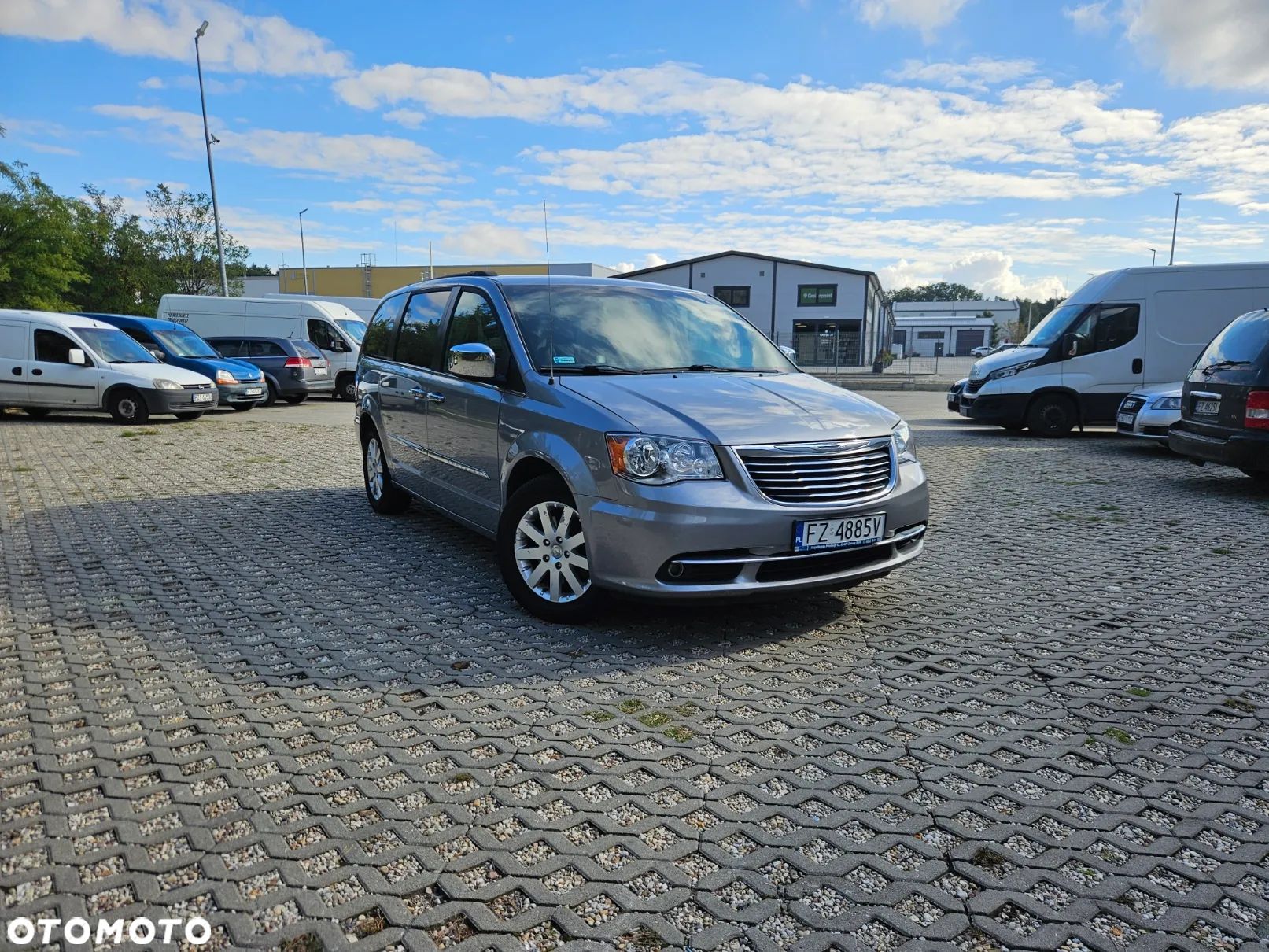 Chrysler Town & Country - 1