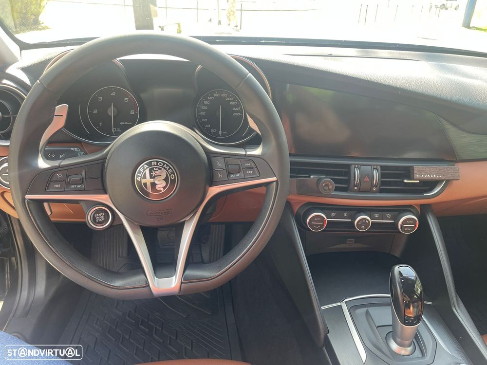 Alfa Romeo Giulia 2.2 D AT8 - 13