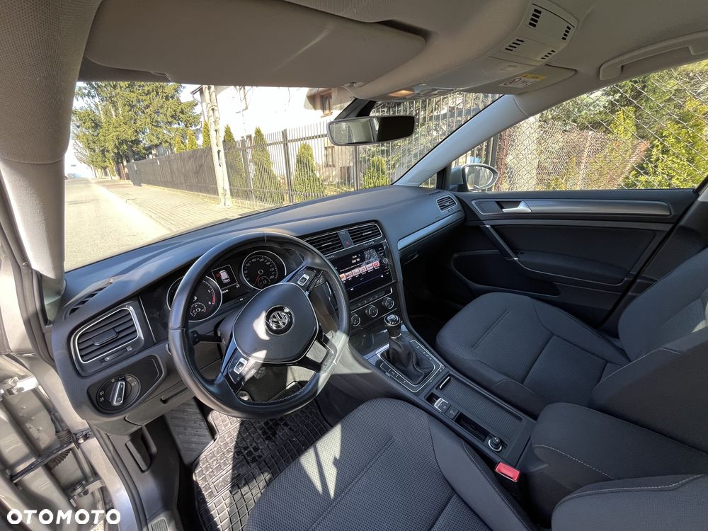 Volkswagen Golf - 6