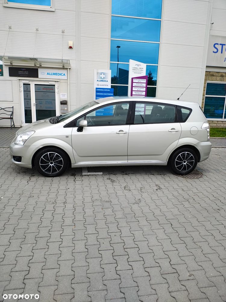 Toyota Corolla Verso 2.2 D-4D Luna - 5