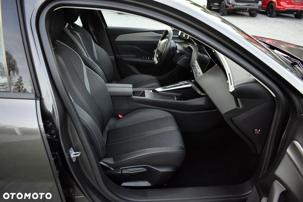 Peugeot 308 180 e-EAT8 GT - 31