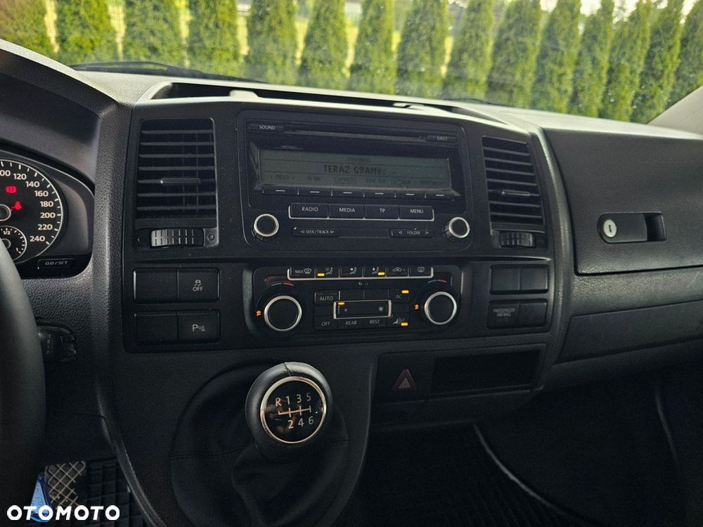 Volkswagen Caravelle - 17