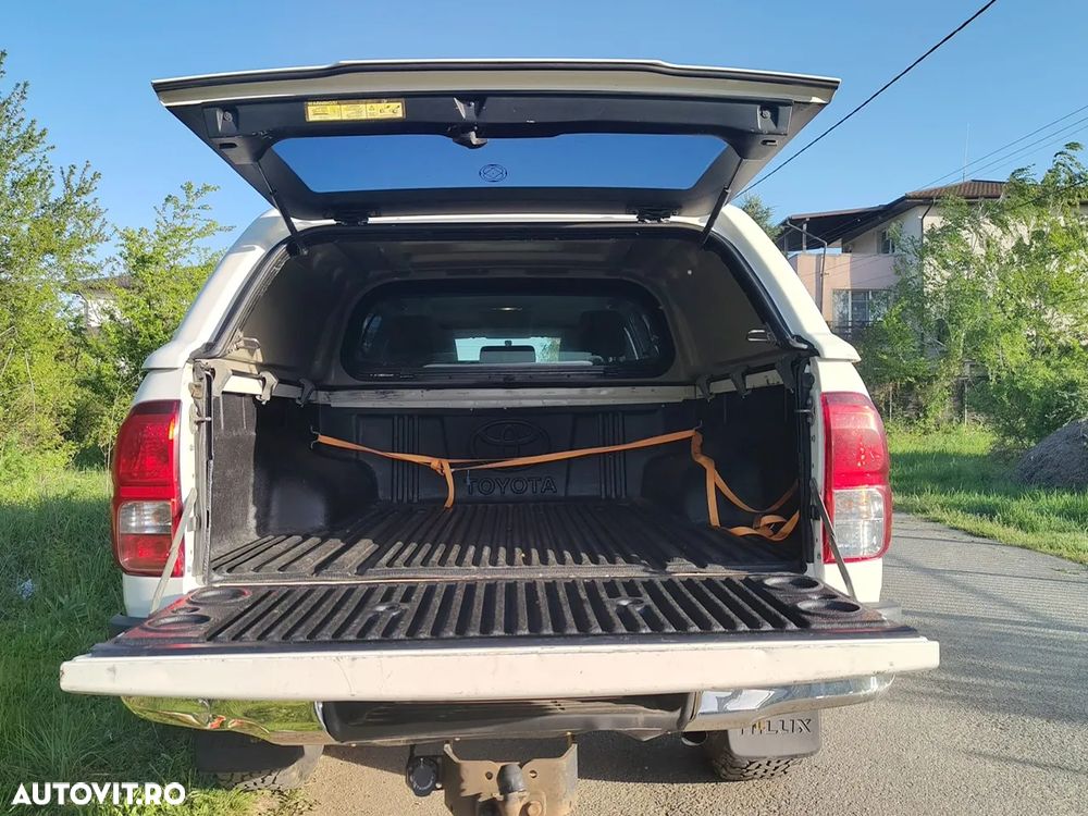 Toyota Hilux 4x4 Double Cab M/T Style - 12