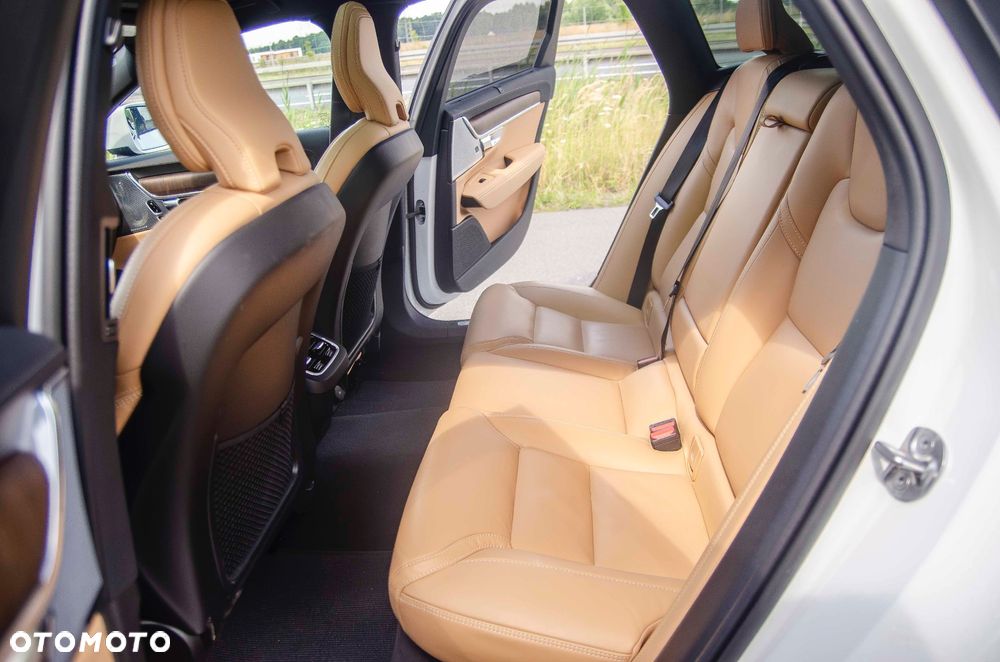 Volvo V90 Cross Country - 28