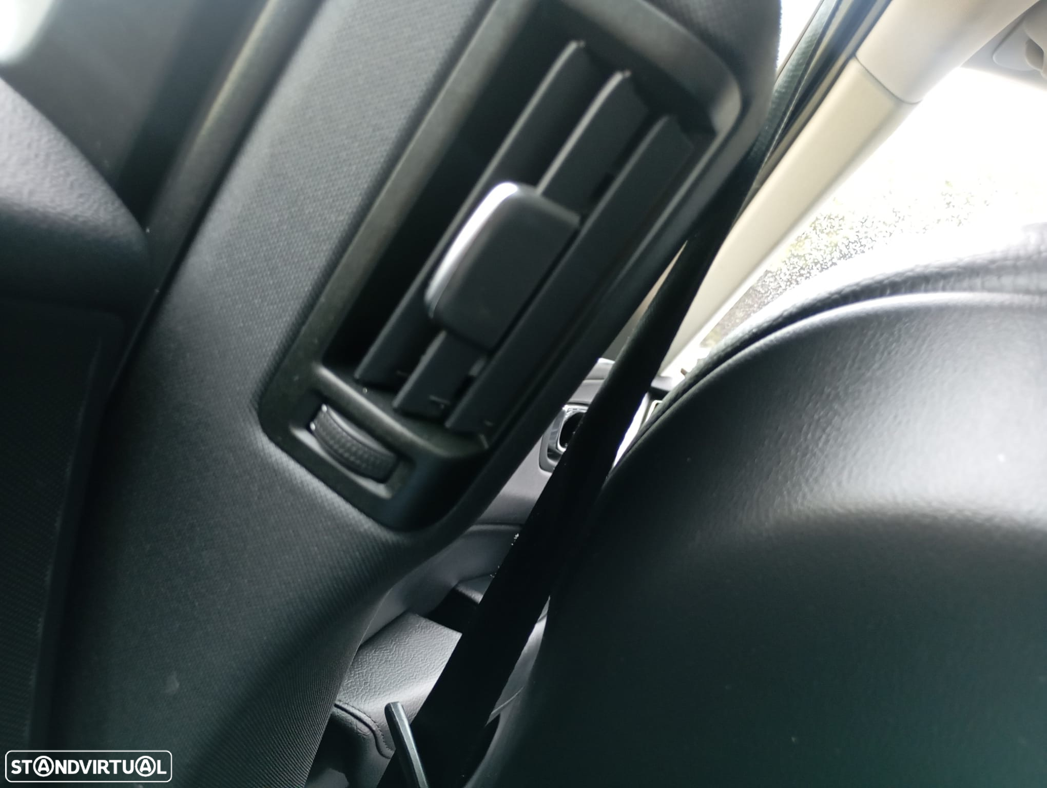 Volvo XC 60 2.0 D4 Momentum AWD Geartronic - 34