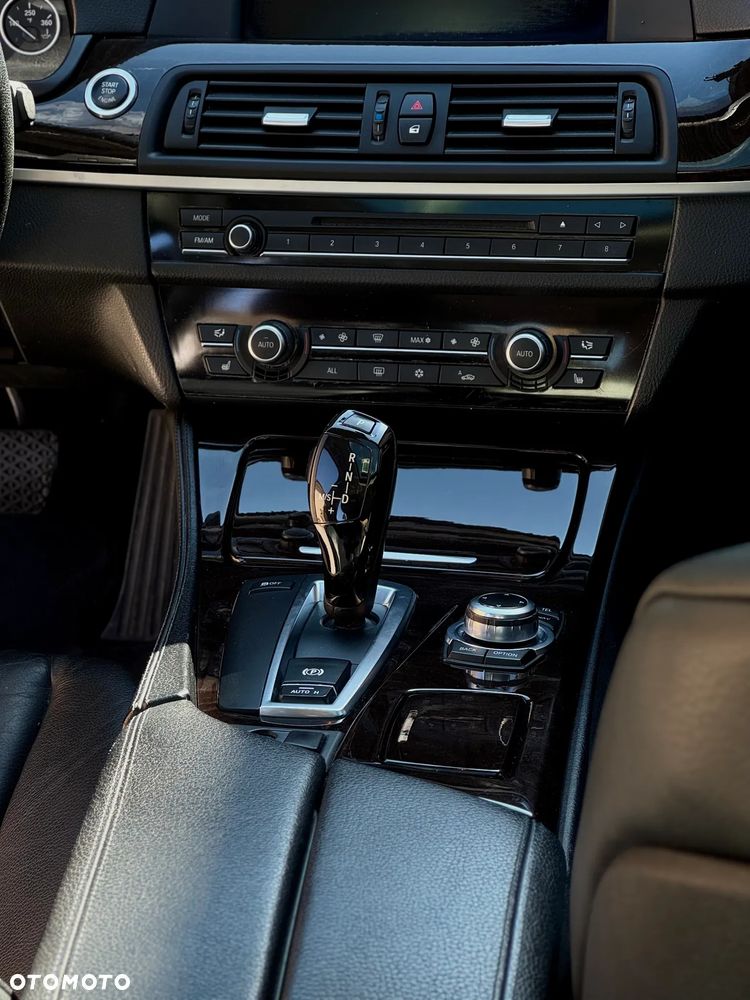 BMW Seria 5 528i - 24