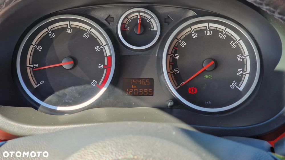 Opel Corsa 1.4 16V Cosmo - 12