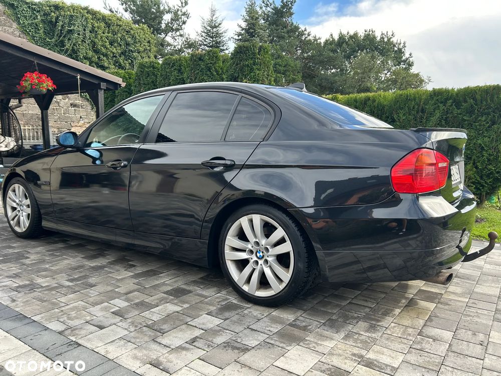 BMW Seria 3 318i Touring - 16