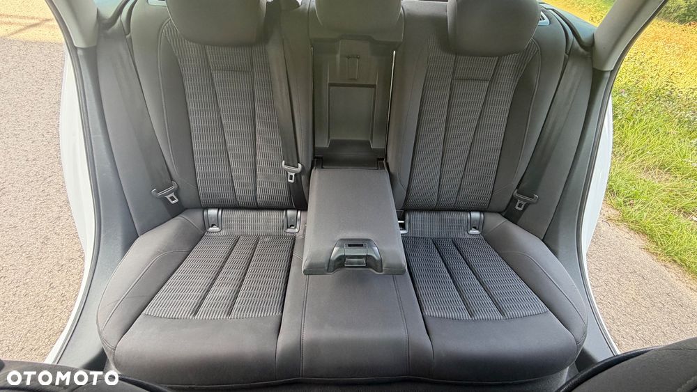 Audi A4 Avant 2.0 TDI S tronic - 31