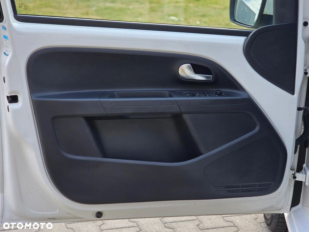 Volkswagen up! move - 26