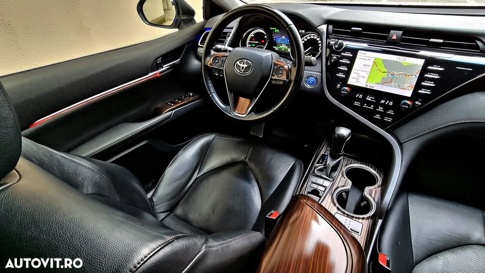 Toyota Camry 2.5 Hybrid Business - 16