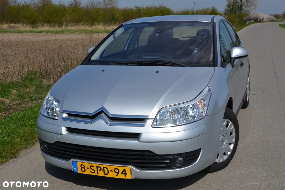 Citroën C4 1.4 16V Style - 1