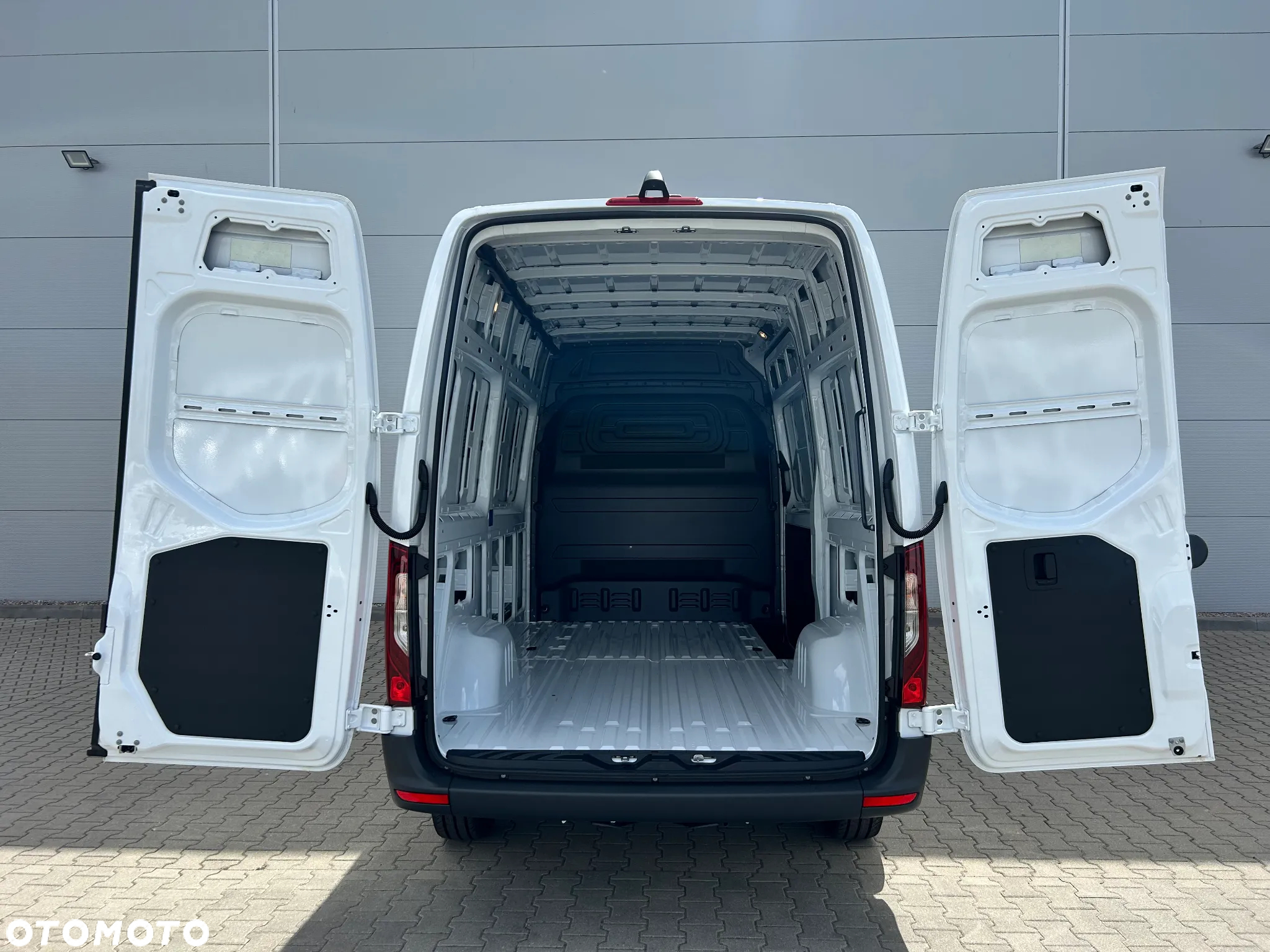 Mercedes-Benz SPRINTER 317 CDI FURGON STANDARD - 18