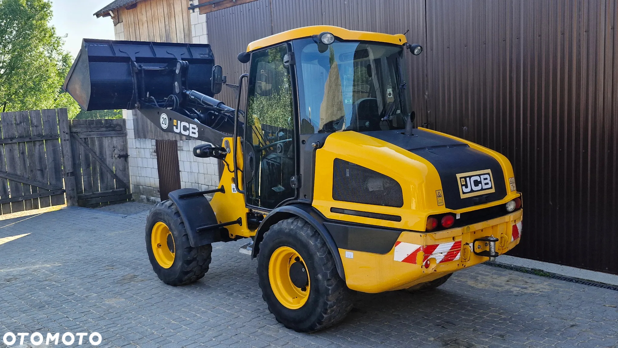 JCB 407 - 2