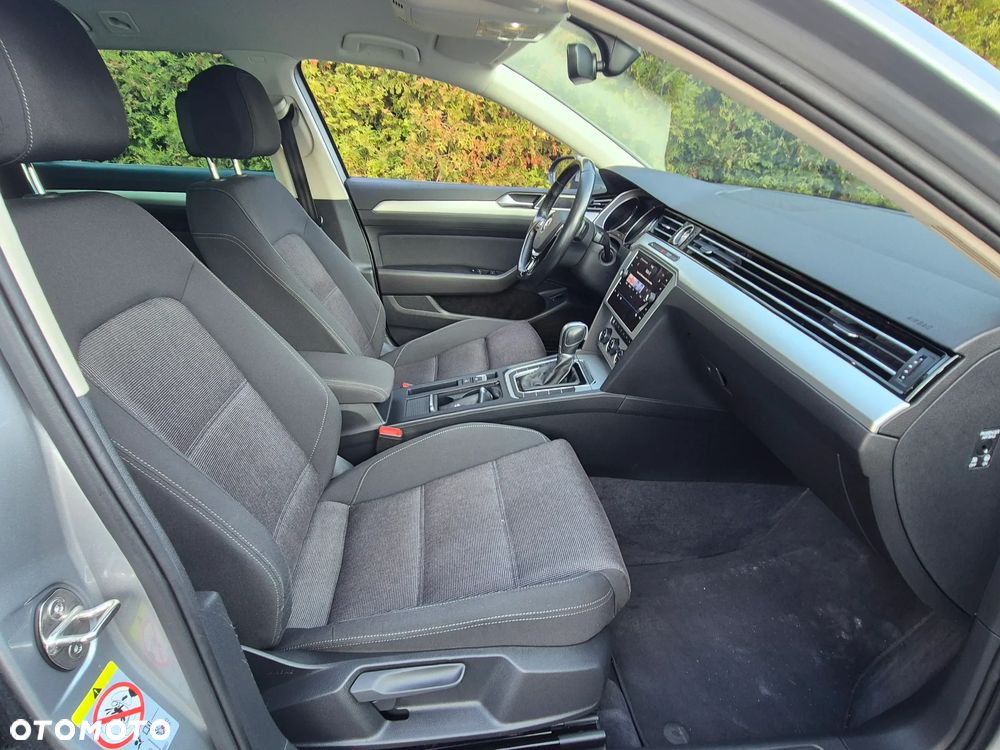 Volkswagen Passat - 31