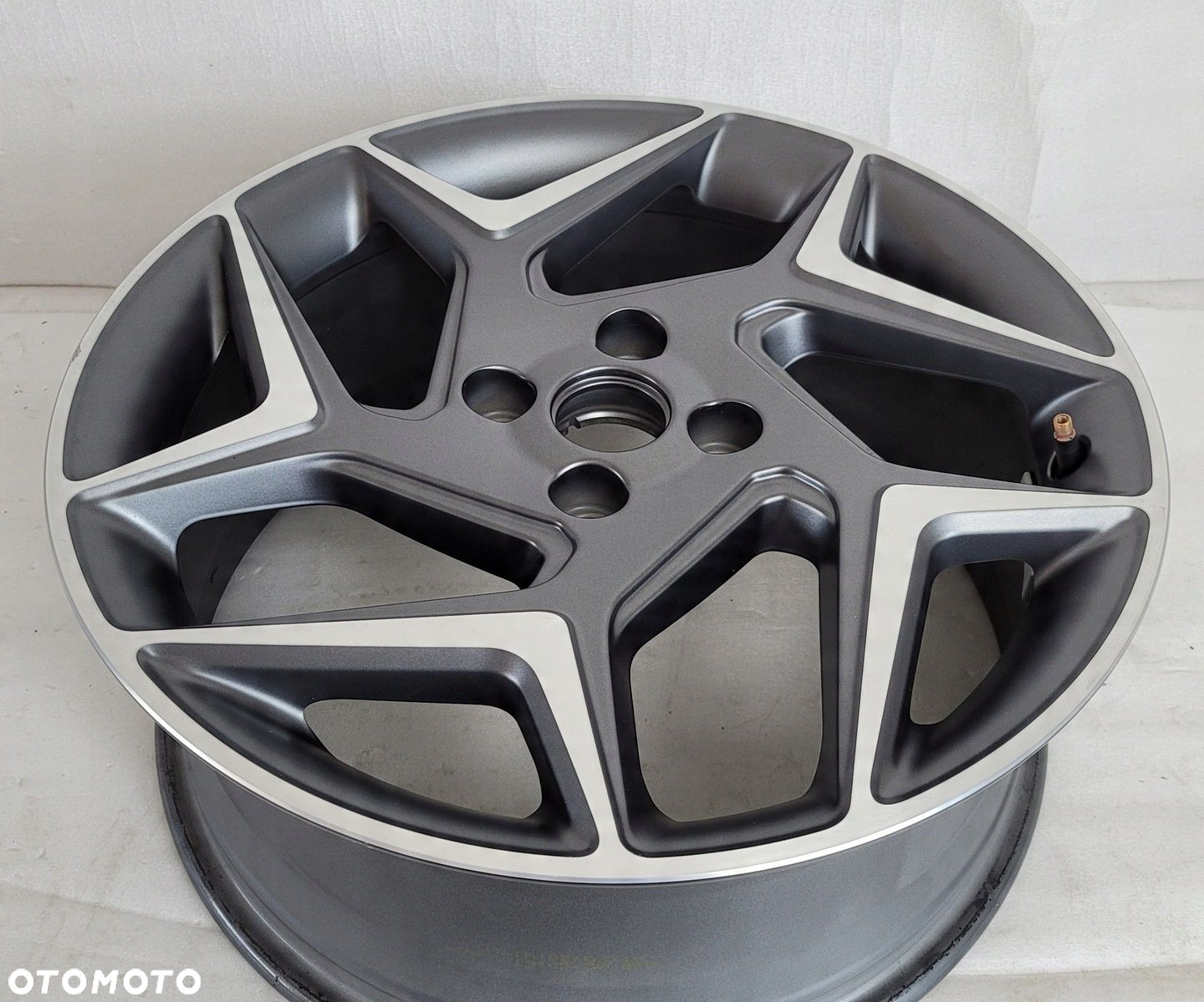 FELGA FORD FIESTA MK8 7,5x18 18 ET42,5 4x108 - 8