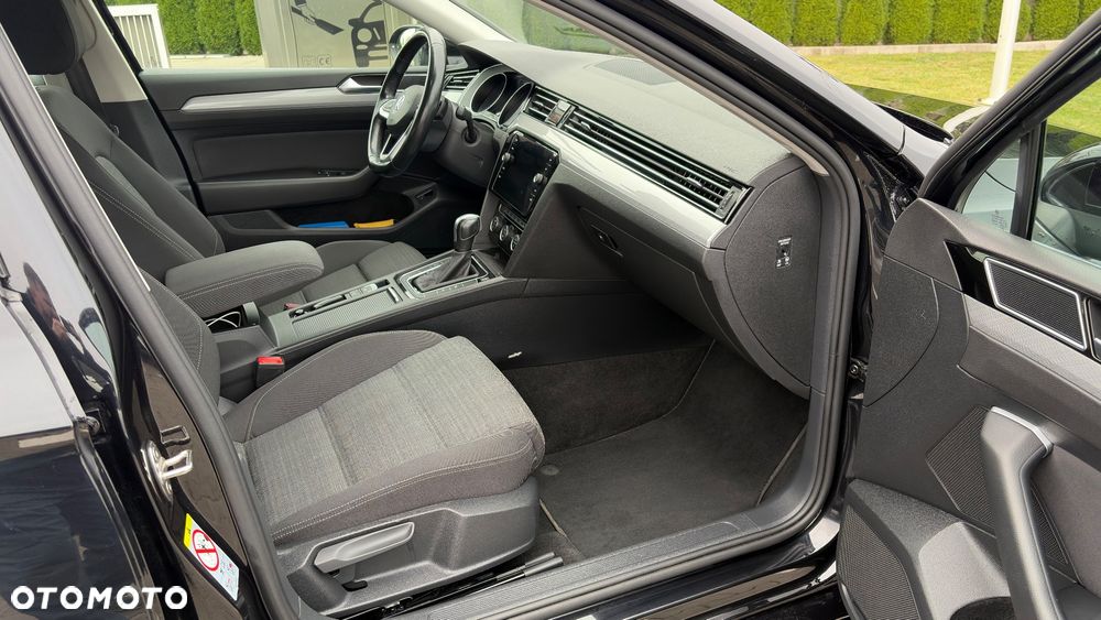 Volkswagen Passat - 12