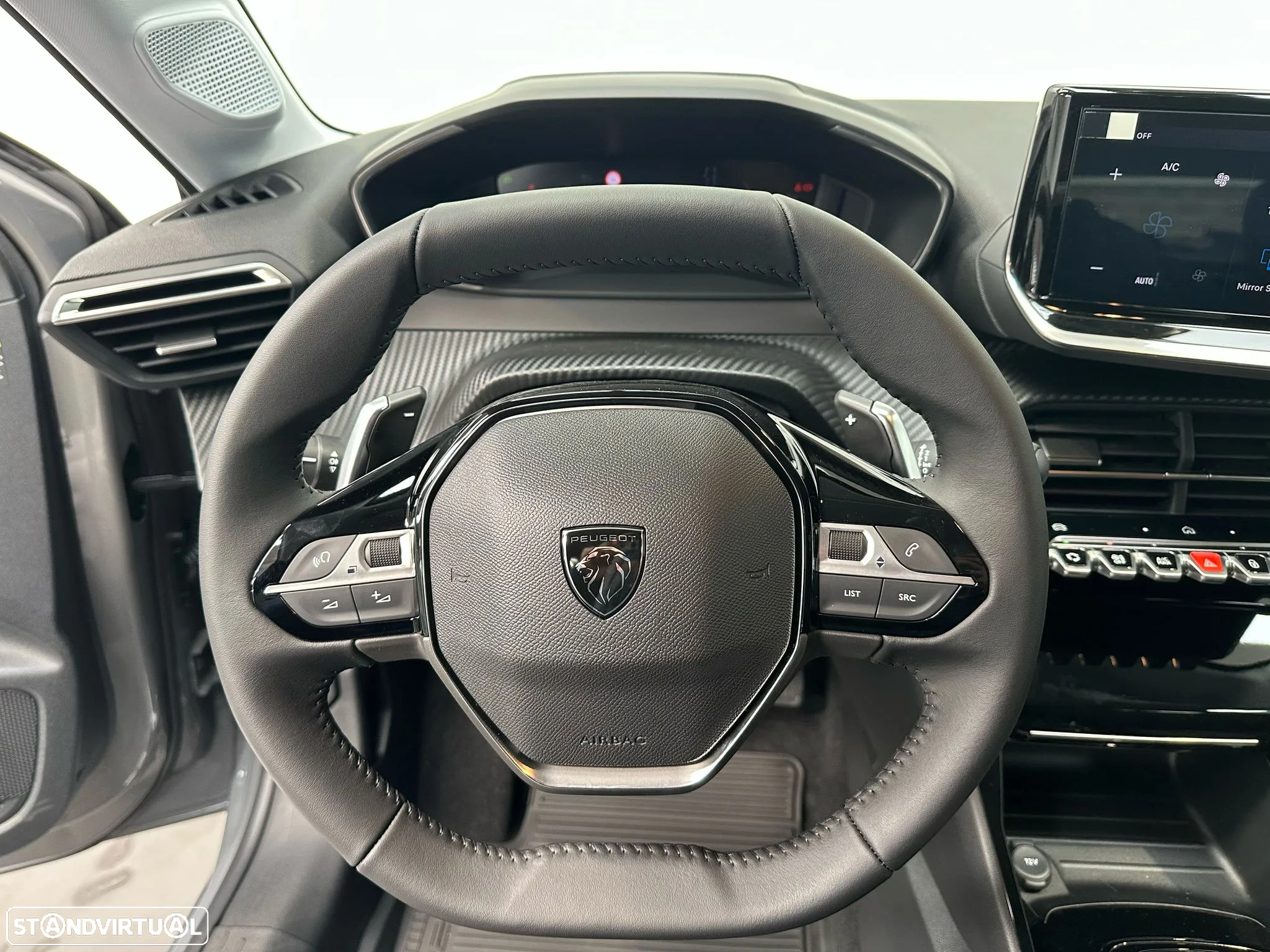 Peugeot 208 - 12