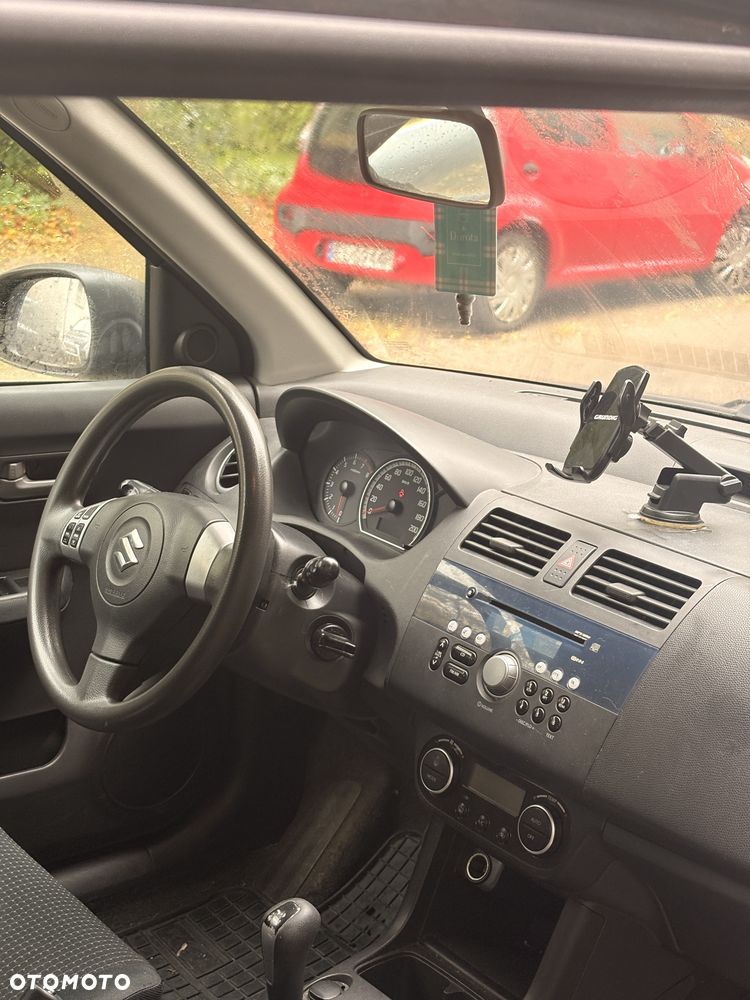 Suzuki Swift - 8