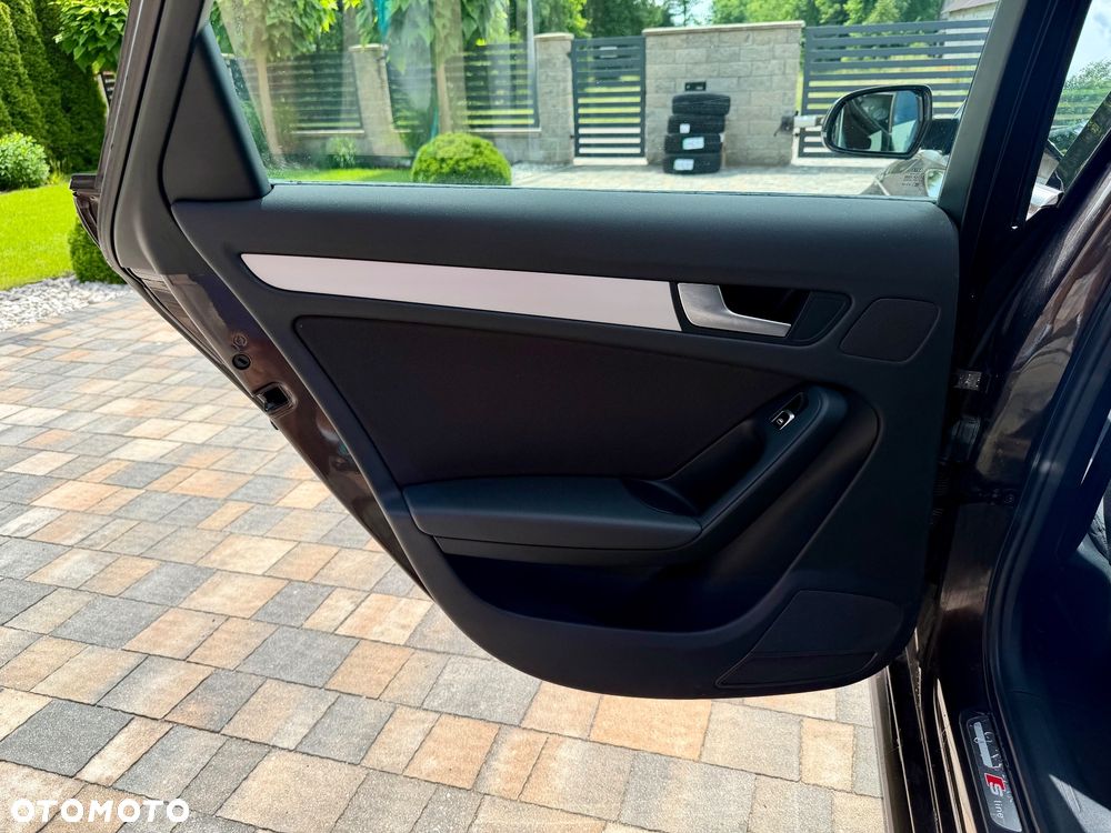 Audi A4 Avant 2.0 TDI DPF clean diesel multitronic S line Sportpaket - 10