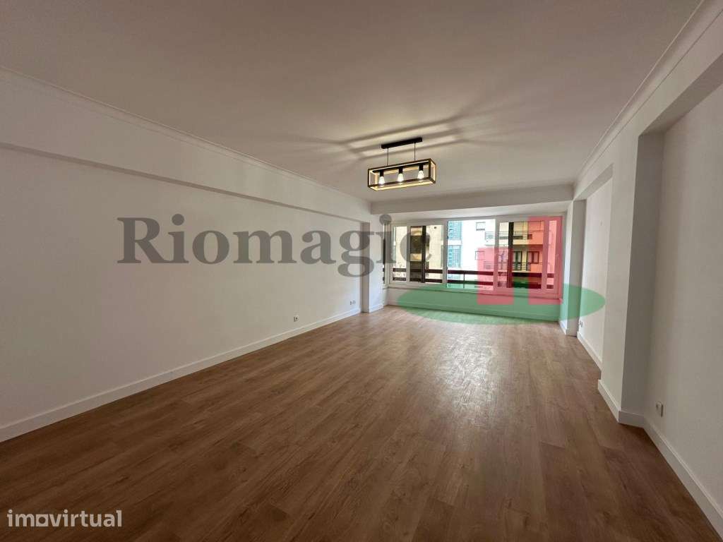 Metro Laranjeiras - Est. Luz - Lisboa - Apartamento T3 com Varandas... - Grande imagem: 3/45