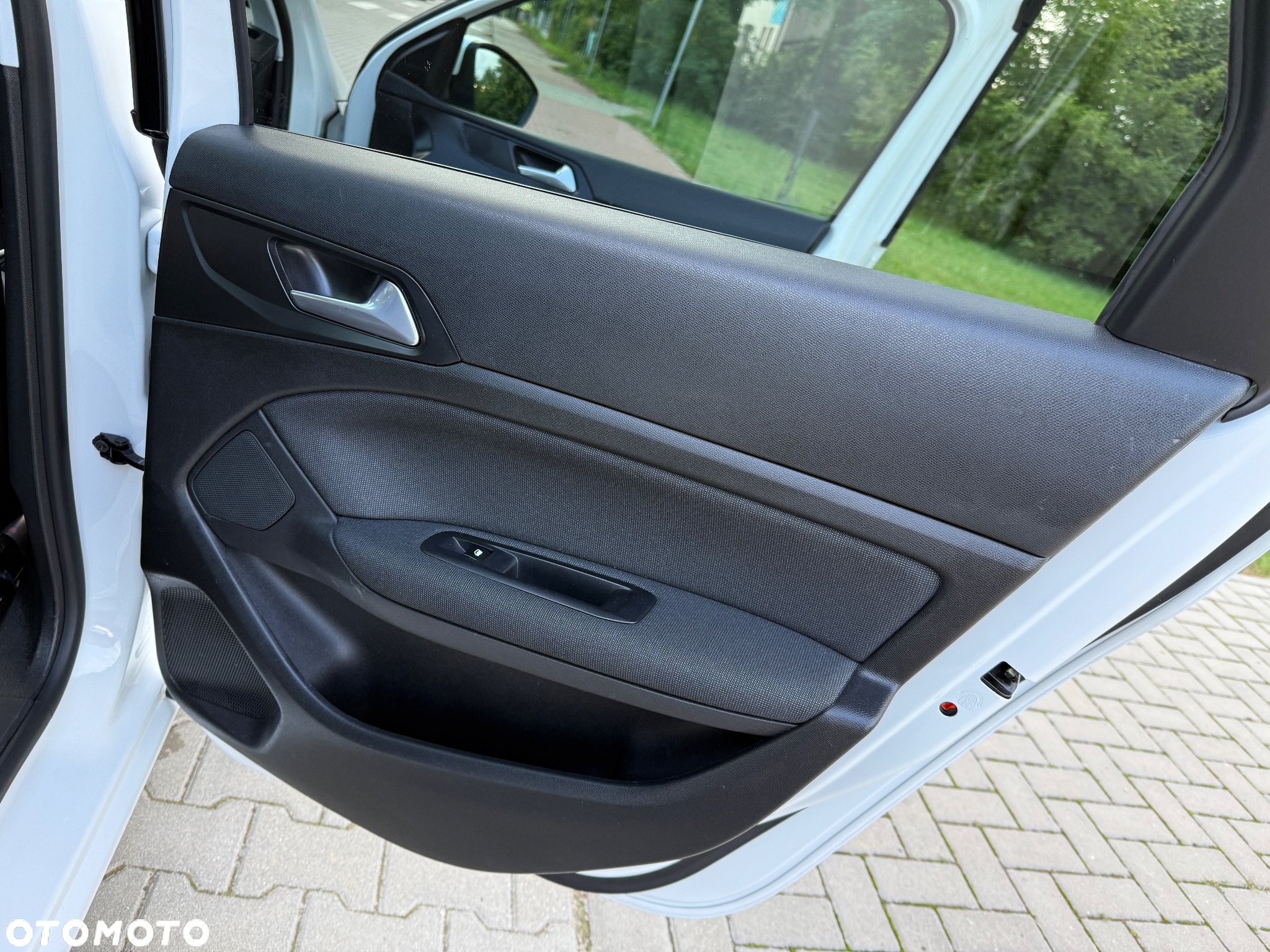Peugeot 308 SW BlueHDi 120 EAT6 Stop & Start Allure - 24