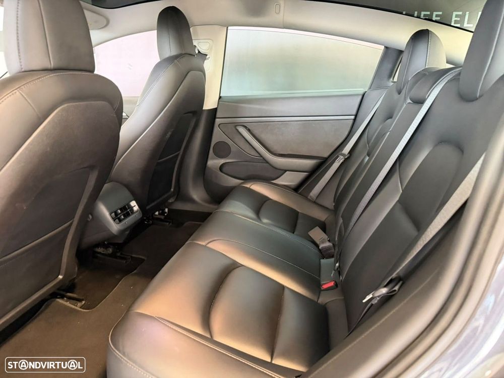 Tesla Model 3 Standard Range Plus RWD — fotografia 13