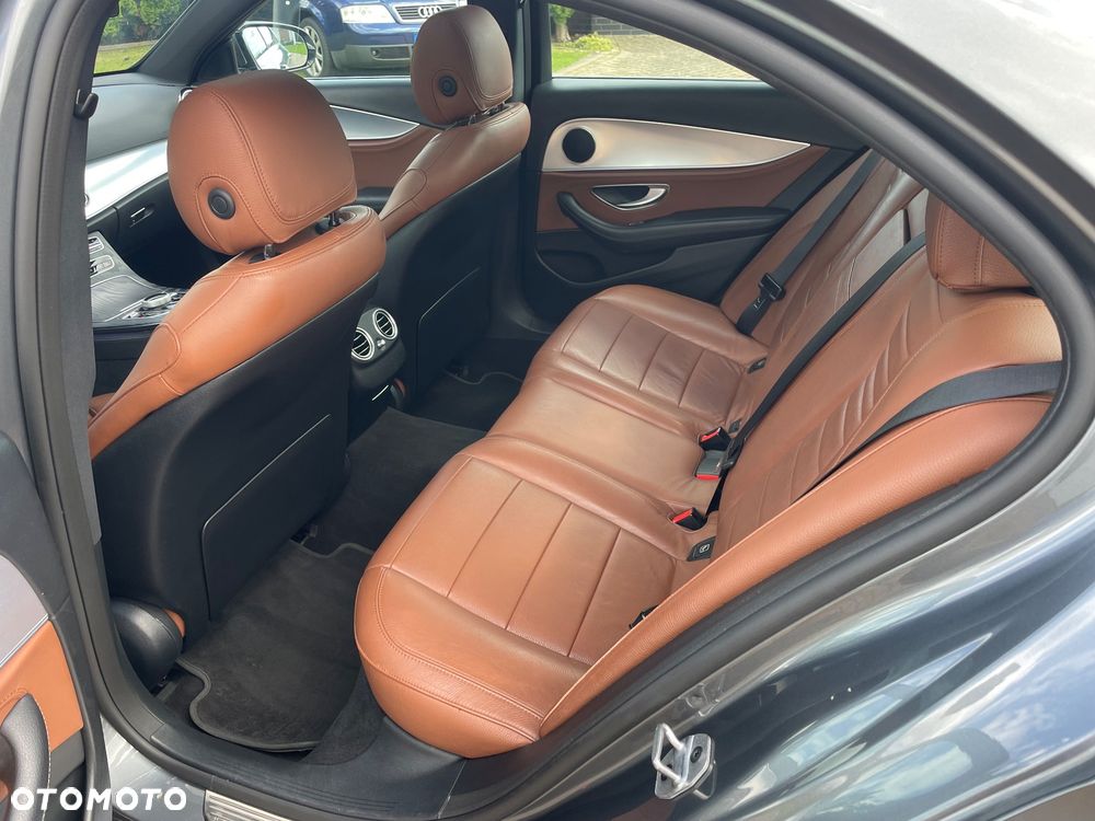 Mercedes-Benz Klasa E 200 4Matic 9G-TRONIC - 22