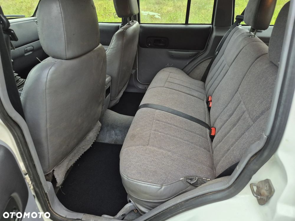 Jeep Cherokee - 8