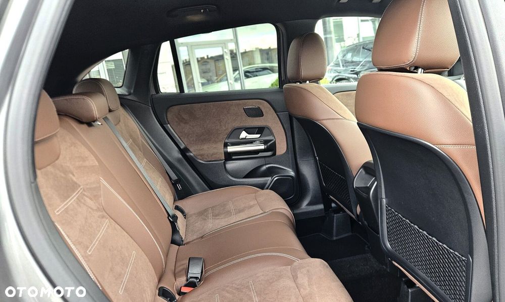 Mercedes-Benz GLA - 12