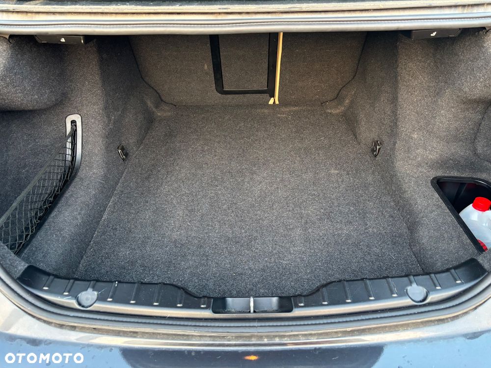 BMW Seria 5 528i xDrive - 24