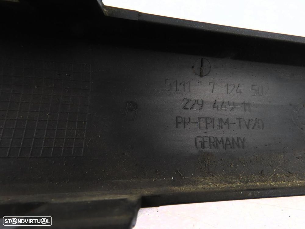 Friso parachoques Direito/Frente Usado / Original BMW 1 (E87) 51227136638/712450... - 3