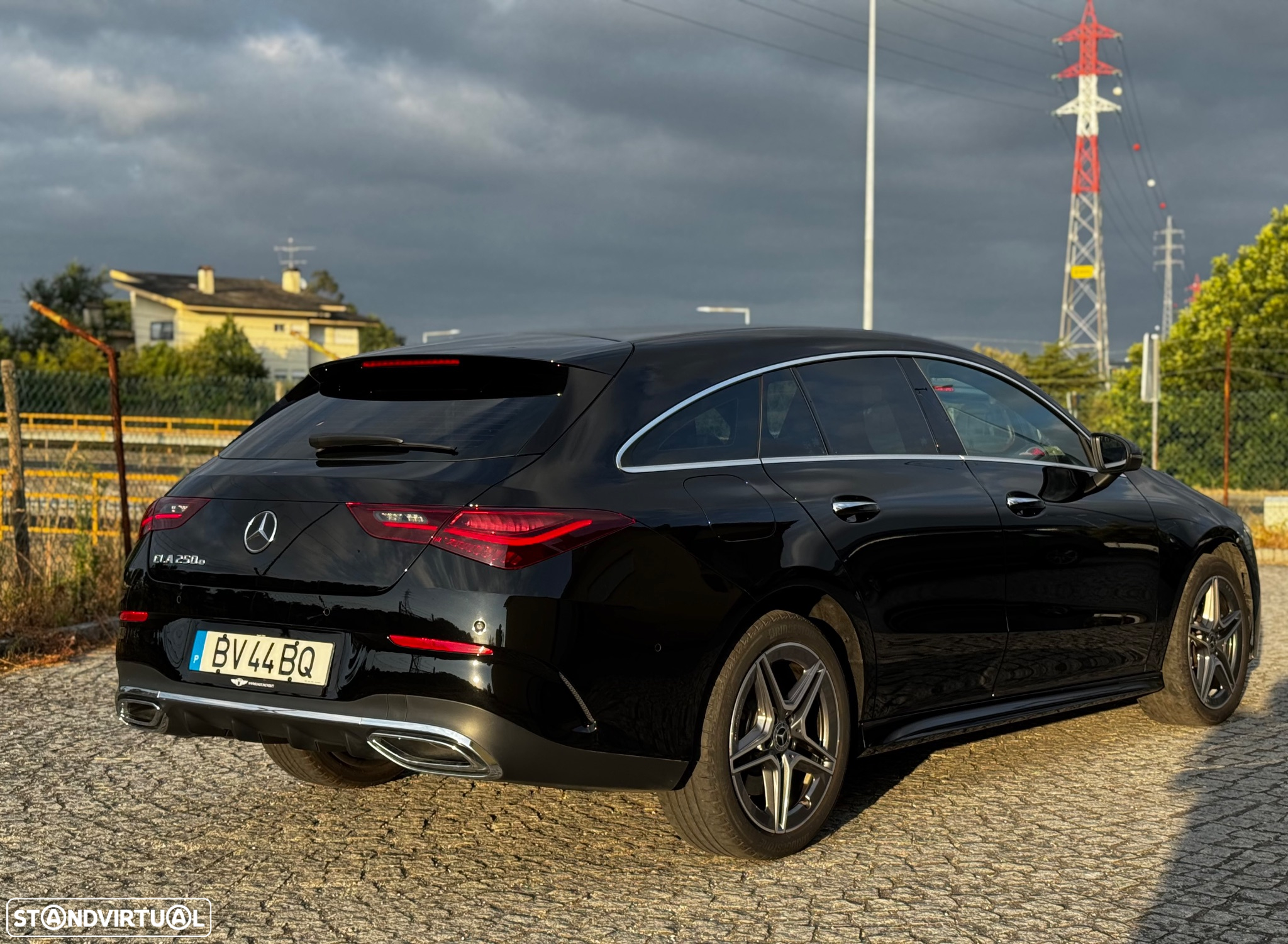 Mercedes-Benz CLA 250 e Shooting Brake AMG Line - 3