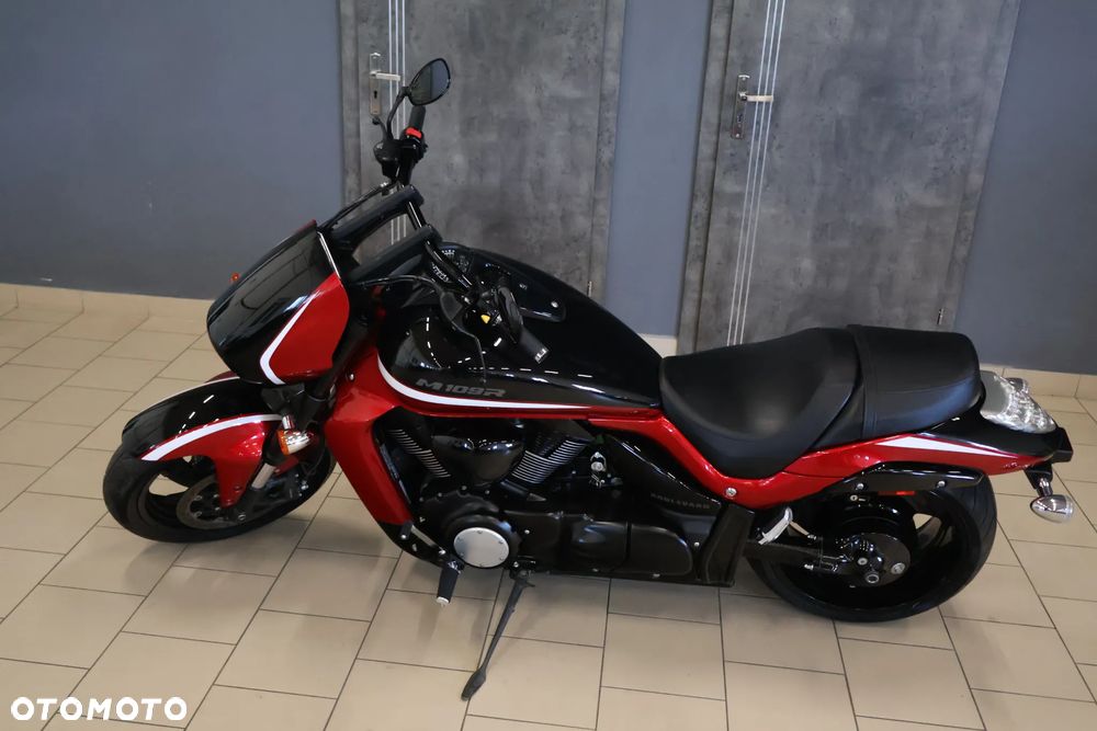 Suzuki Intruder - 22