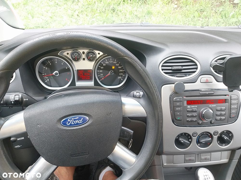 Ford Focus 1.6 Trend - 10