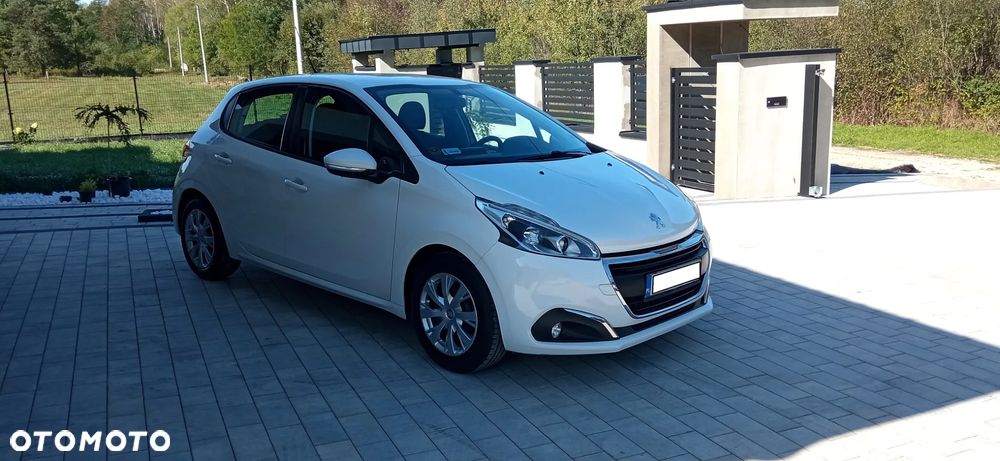 Peugeot 208 - 8