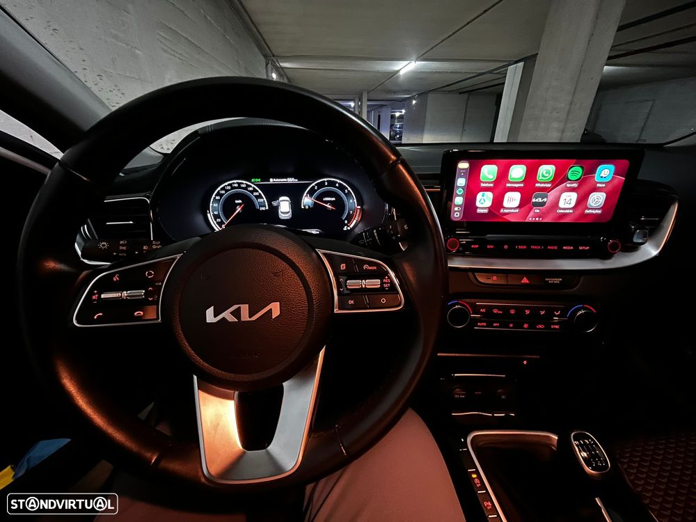 Usado Kia XCeed 2022 - 2 100 EUR, 60 000 km - Standvirtual.com