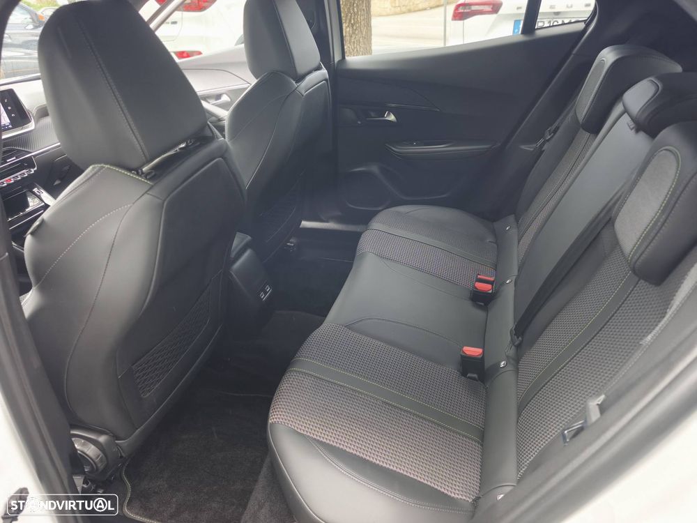 Peugeot e-2008 50 kWh GT - 10