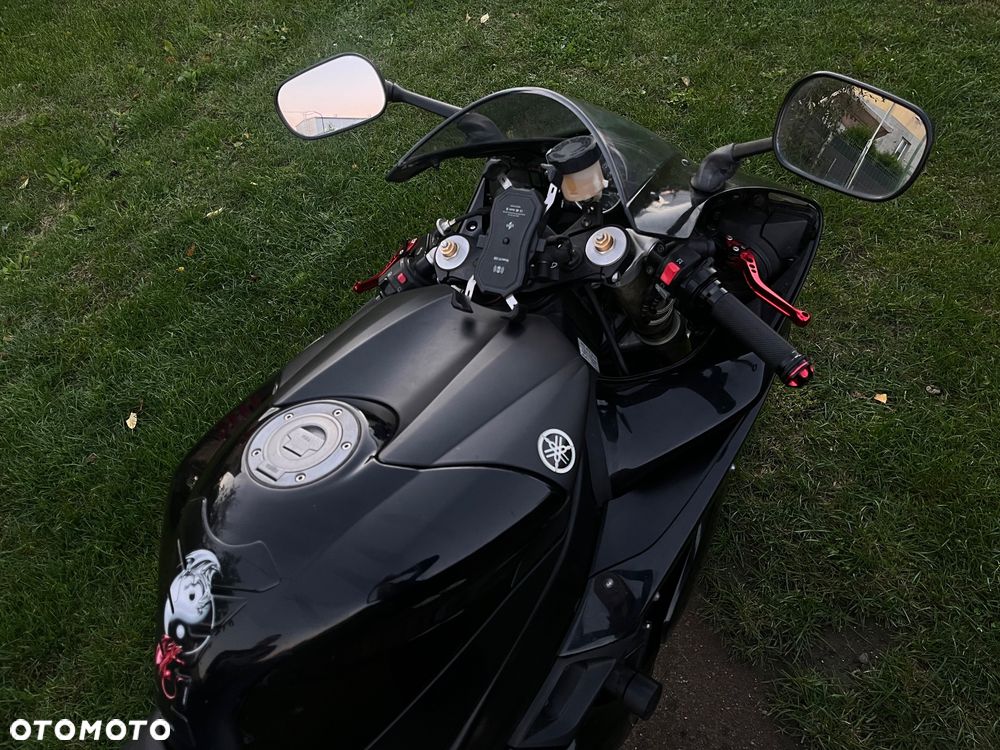 Yamaha R1 - 9